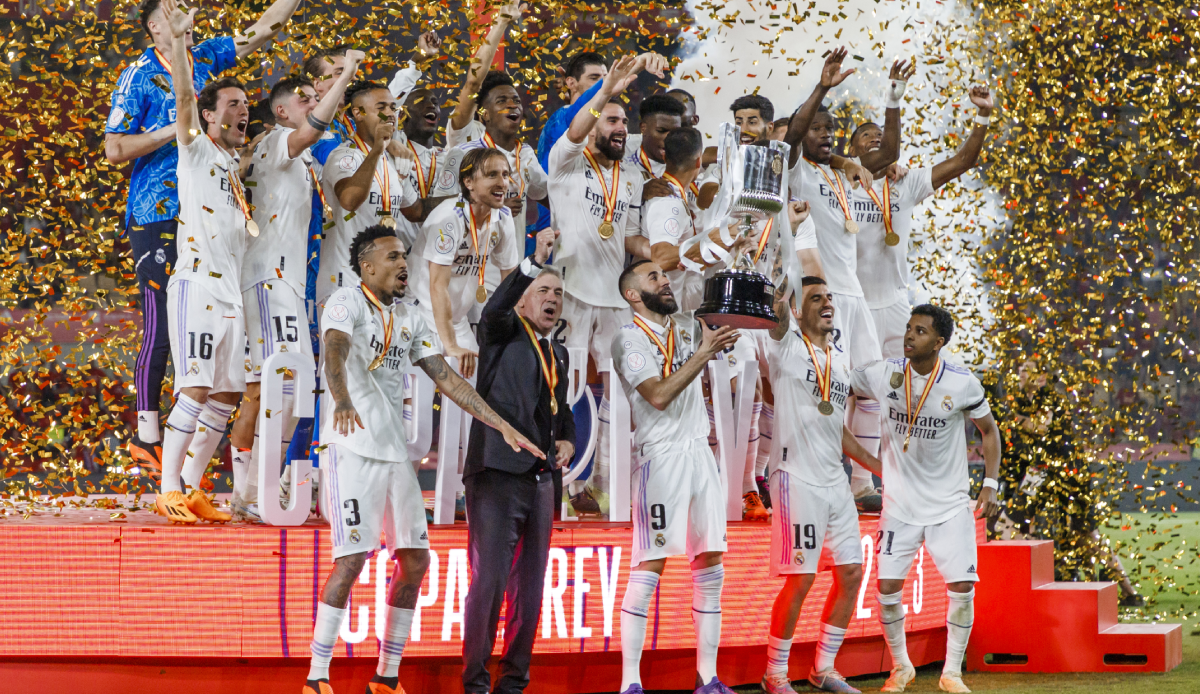 Dev finalde kazanan Real Madrid oldu! Kupa Benzema&#039;nın elinde yükseldi
