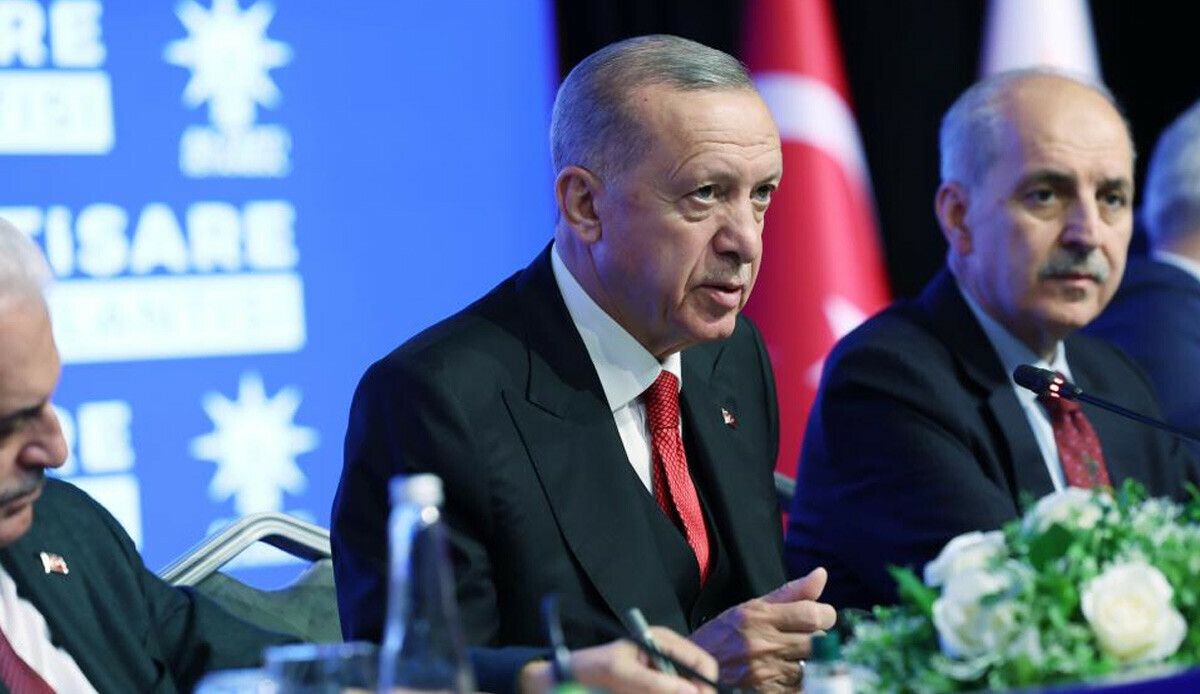  Cumhurbaşkanı Recep Tayyip Erdoğan, İstanbul İl Başkanlığındaki toplantıya katıldı