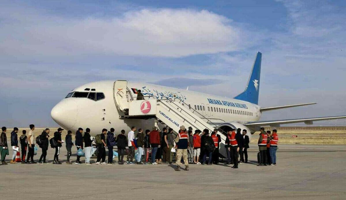 Ağrı&#039;da 136 Afgan göçmen, ülkelerine gönderildi