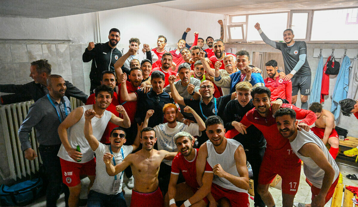 Karaman FK - Ayvalıkgücü Belediyespor (2-1) Ev sahibi ekip, yarı finale yükseldi