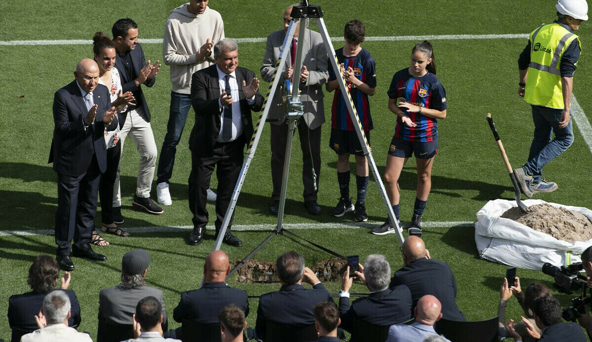 Barcelona&#039;da Nihat Özdemir sürprizi! Yeni stadyum için temel atma törenine katıldı