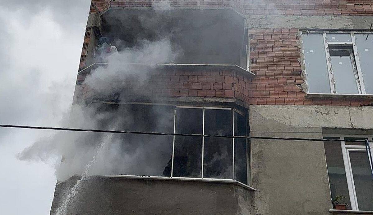 Arnavutköy’de korkutan yangın: Vatandaşlar hortum ve kovayla yangını söndürmeye çalıştı