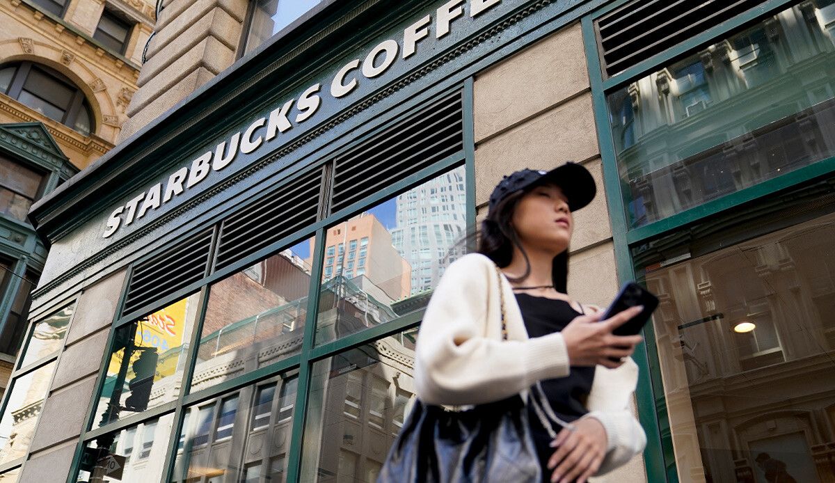 Eski çalışanı, Starbucks&#039;ı mahkum etti: 25,6 milyon dolar tazminat alacak