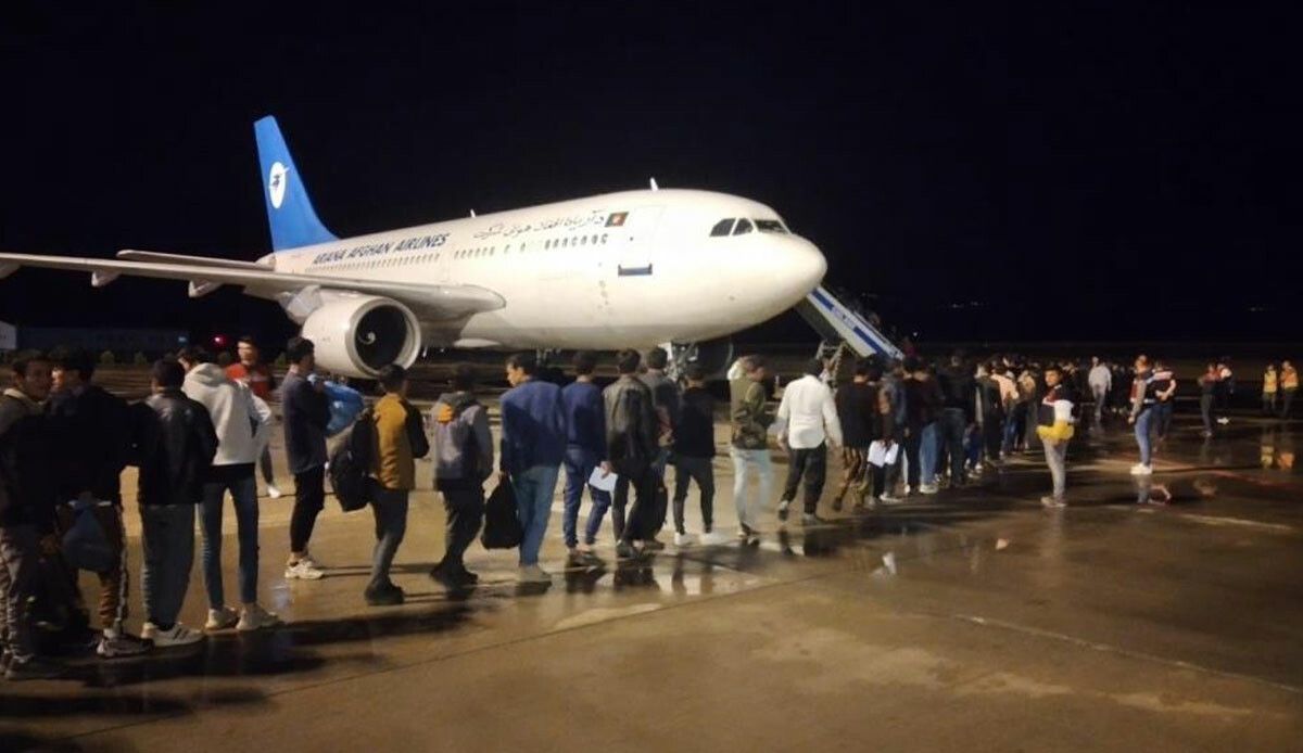 229 Afgan göçmen, uçakla ülkelerine gönderildi