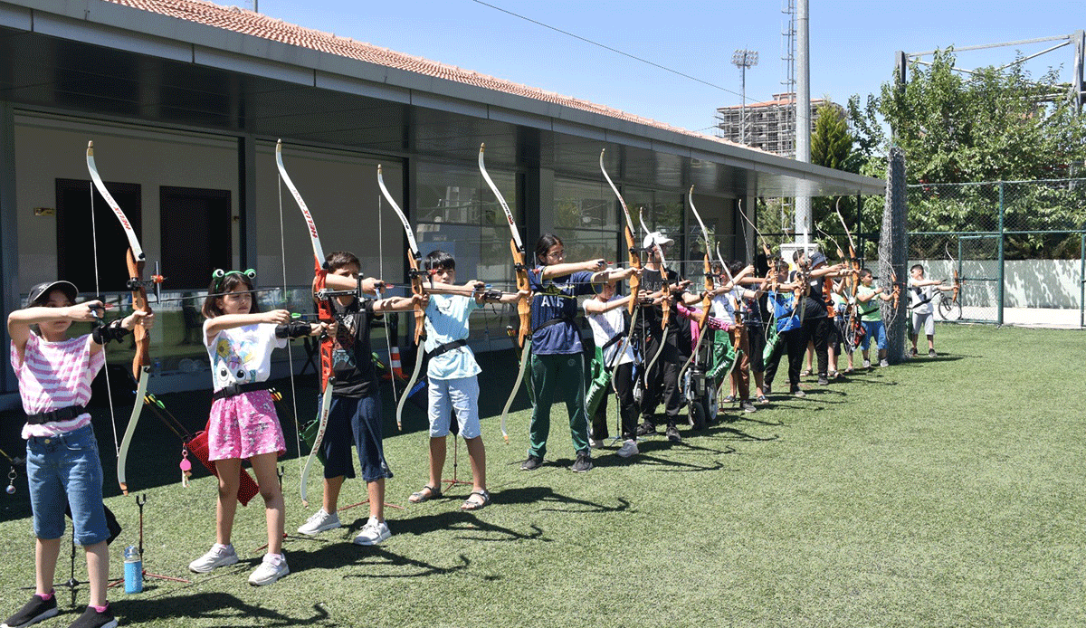Gaziantep&#039;te çocuklar depremin izlerini sporla siliyor: &quot;Voleybol beni hayata döndürdü&quot;