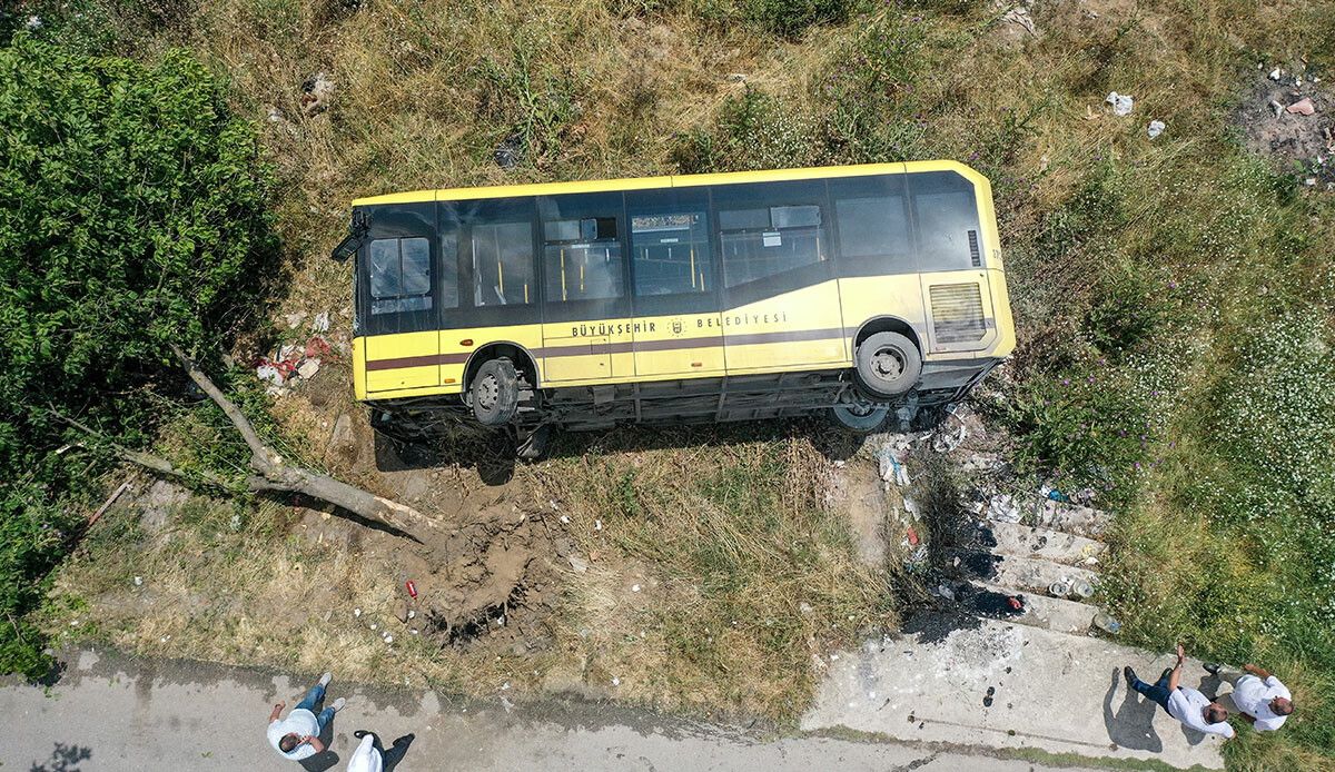 Belediye otobüsü kaza yaptı: Çok sayıda yaralı var