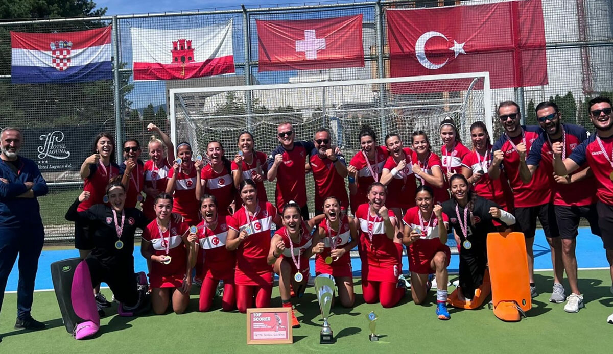 A Milli Kadın Hokey Takımı, final maçında İsviçre&#039;yi 3-1 yenerek namağlup şampiyonluğa ulaştı