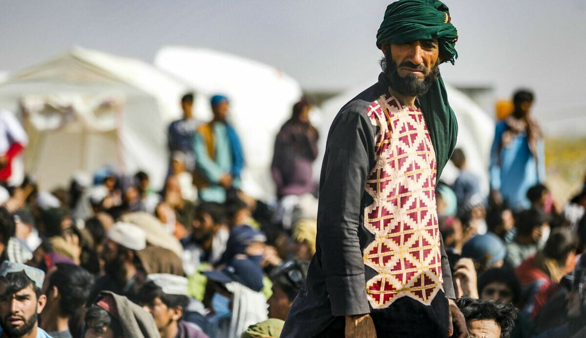 İran on binlerce Afgan&#039;ı sınır dışı etti