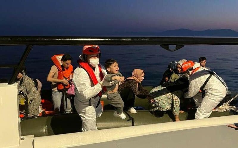 Kuşadası’nda lastik botta 38 düzensiz göçmen yakalandı