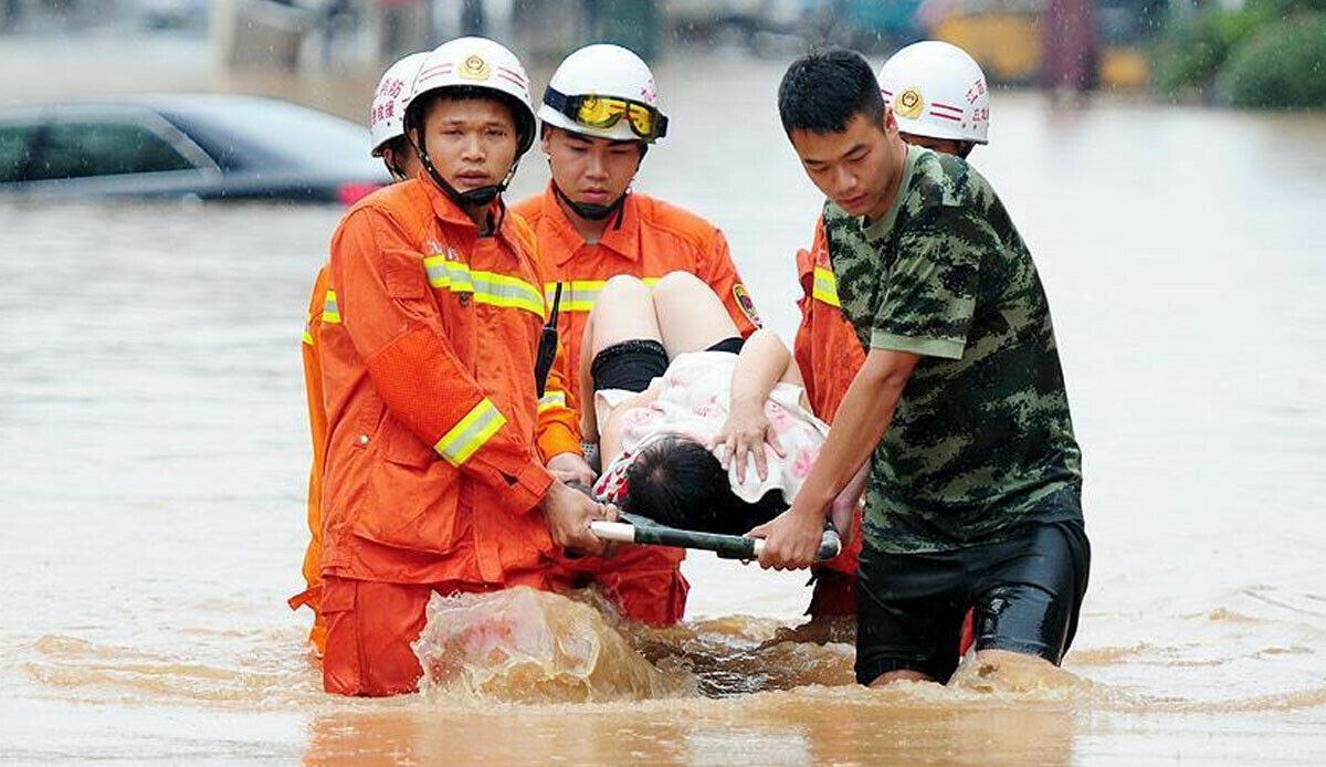 Çin&#039;de sel felaketi! Halk tedirgin: 14 ölü 1 kayıp