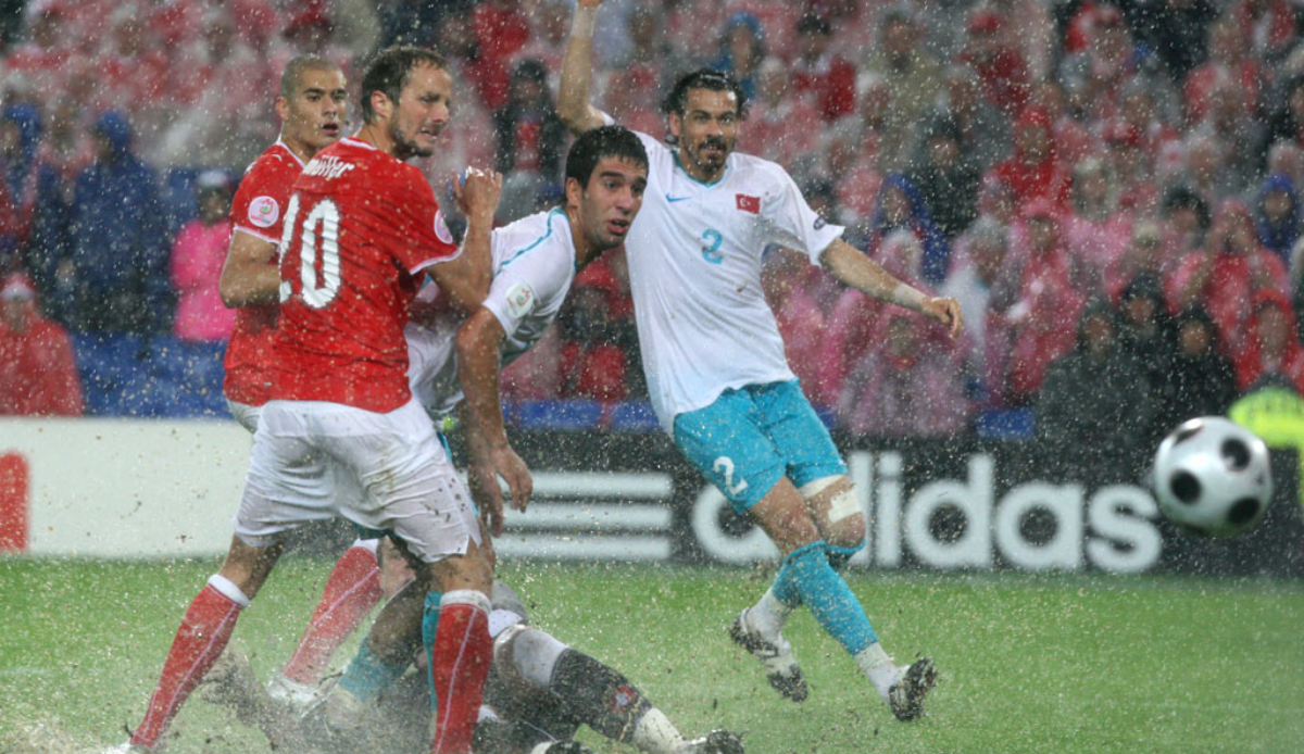 Euro 2008 yıldızları depremzedeler için yeniden sahada! Türkiye- İsviçre dostluk maçı nerede, ne zaman oynanacak?