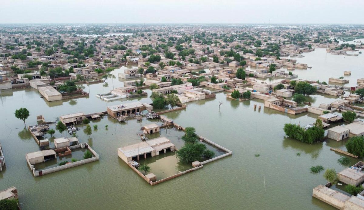 Pakistan&#039;da sel felaketi: En az 100 bin tahliye edildi