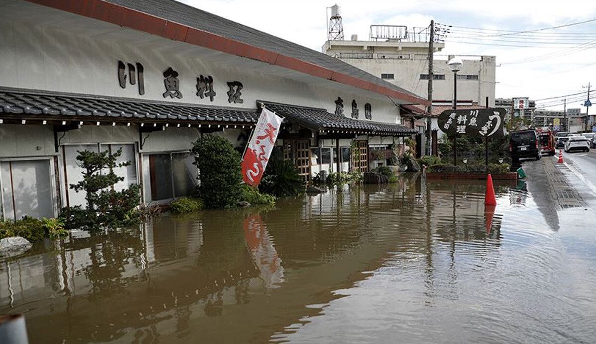 Japonya&#039;da sel felaketi! 3 kişi hayatını kaybetti