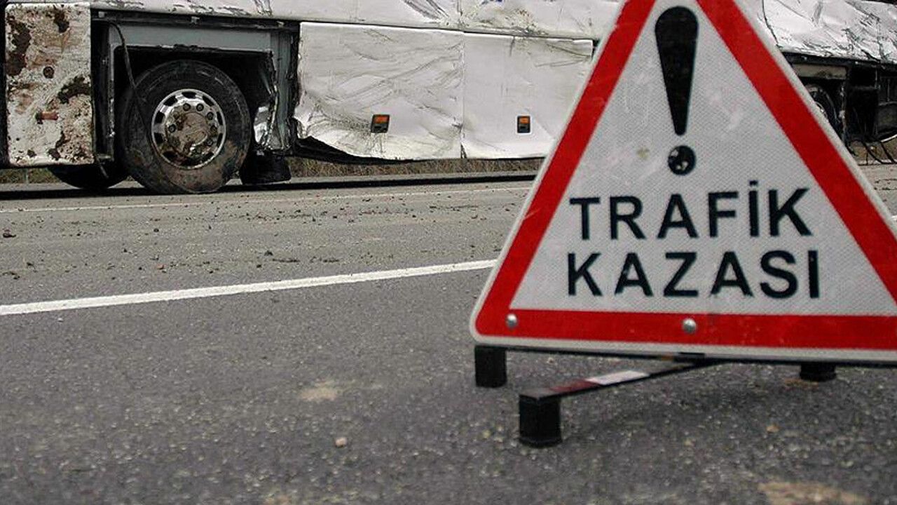 Karaman&#039;da minibüs devrildi: 1 ölü 10 yaralı