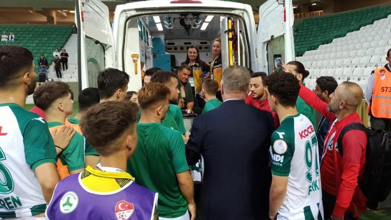 Giresunspor Teknik Direktörü Mustafa Kaplan maçta fenalaştı, hastaneye kaldırıldı