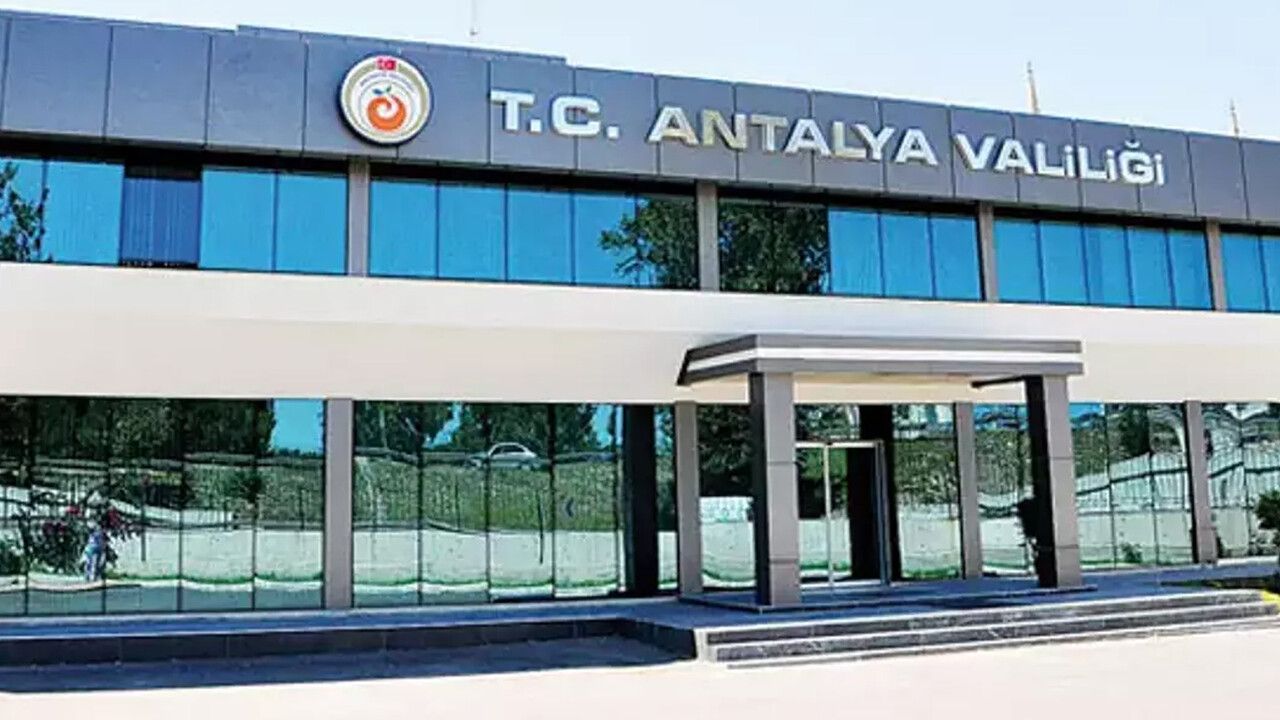 Antalya&#039;da turiste yüksek fiyattan sigara satan esnaf cezadan kaçamadı!