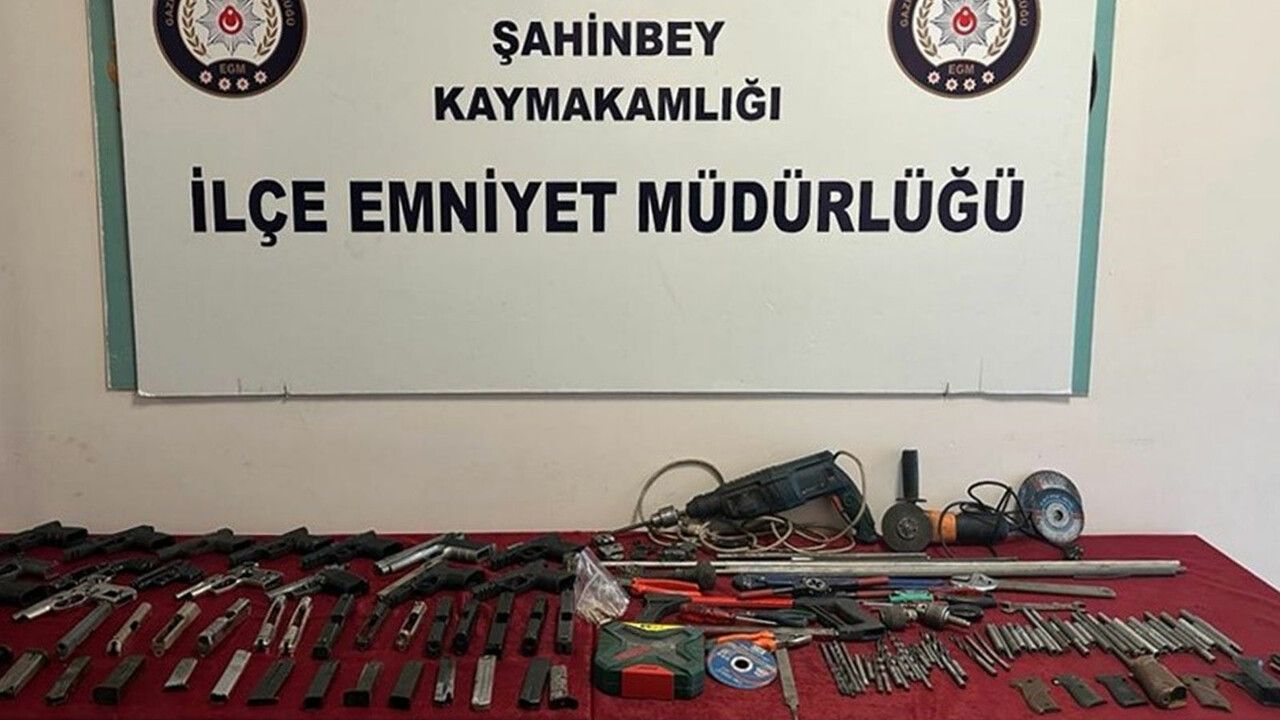 Gaziantep&#039;te polis operasyonu: Çok sayıda tabanca ele geçirildi