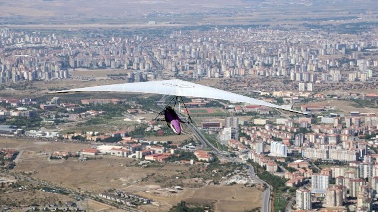 Eskişehir&#039;de yelkenkanat faciası! Çarpışmada bir pilot hayatını kaybetti