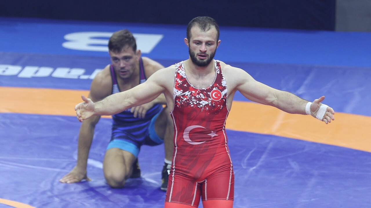 Enes Başar Dünya üçüncüsü! Milli güreşçi Belgrad&#039;da bronz madalya kazandı