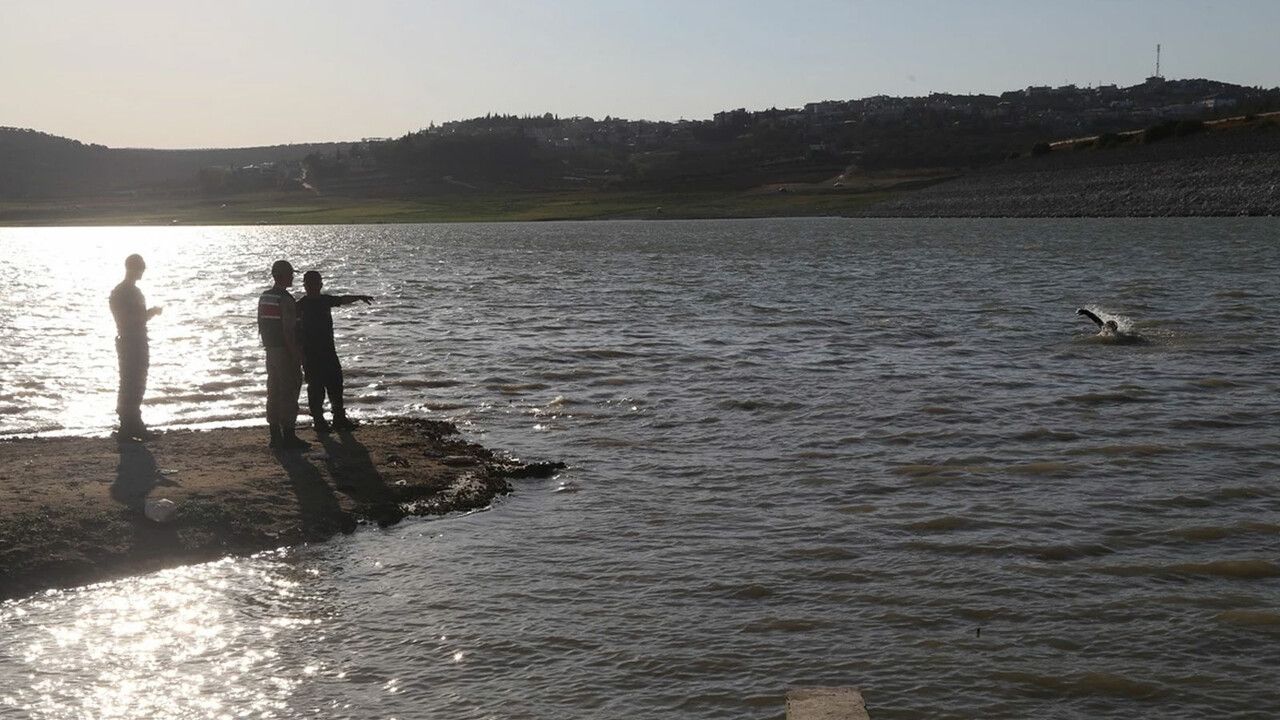 Hatay&#039;da baraj gölünde 2 Suriyeli çocuk kayboldu: Çalışmalar yeniden başladı