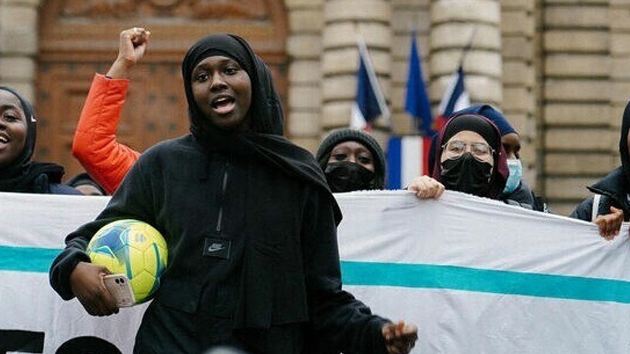 Fransa&#039;dan skandal karar! Paris Olimpiyat Oyunları&#039;nda başörtüsü takılması yasaklandı