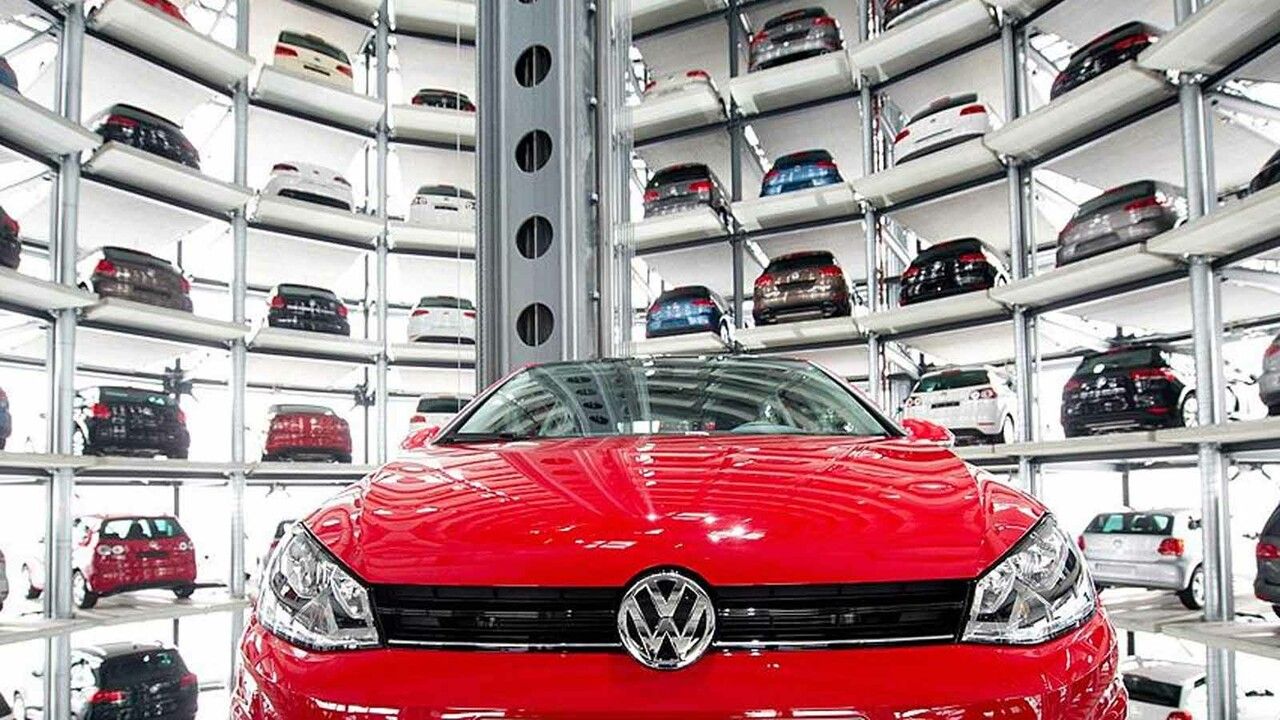 Bilgisayar arızası Alman devini kilitledi! Volkswagen araç üretimini durdurdu