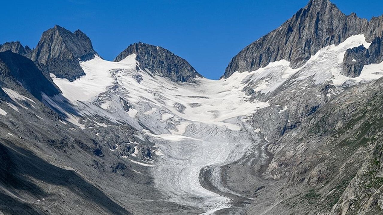 İsviçre&#039;de buzullar hızla eriyor! 2 yılda yüzde 10 azaldı