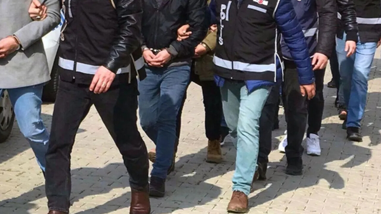 Beşiktaş&#039;ta turist dolandırıcılarına operasyon: 21 gözaltı