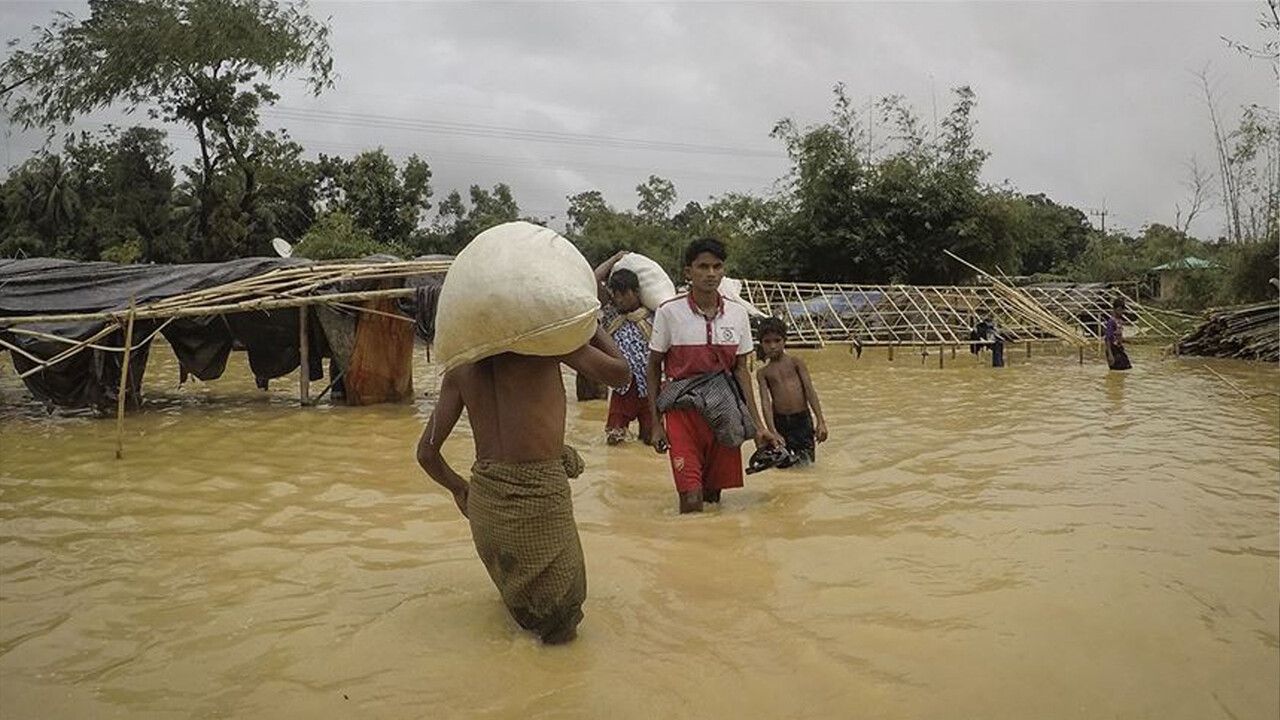 Myanmar&#039;da 2 milyon kişi yardıma muhtaç