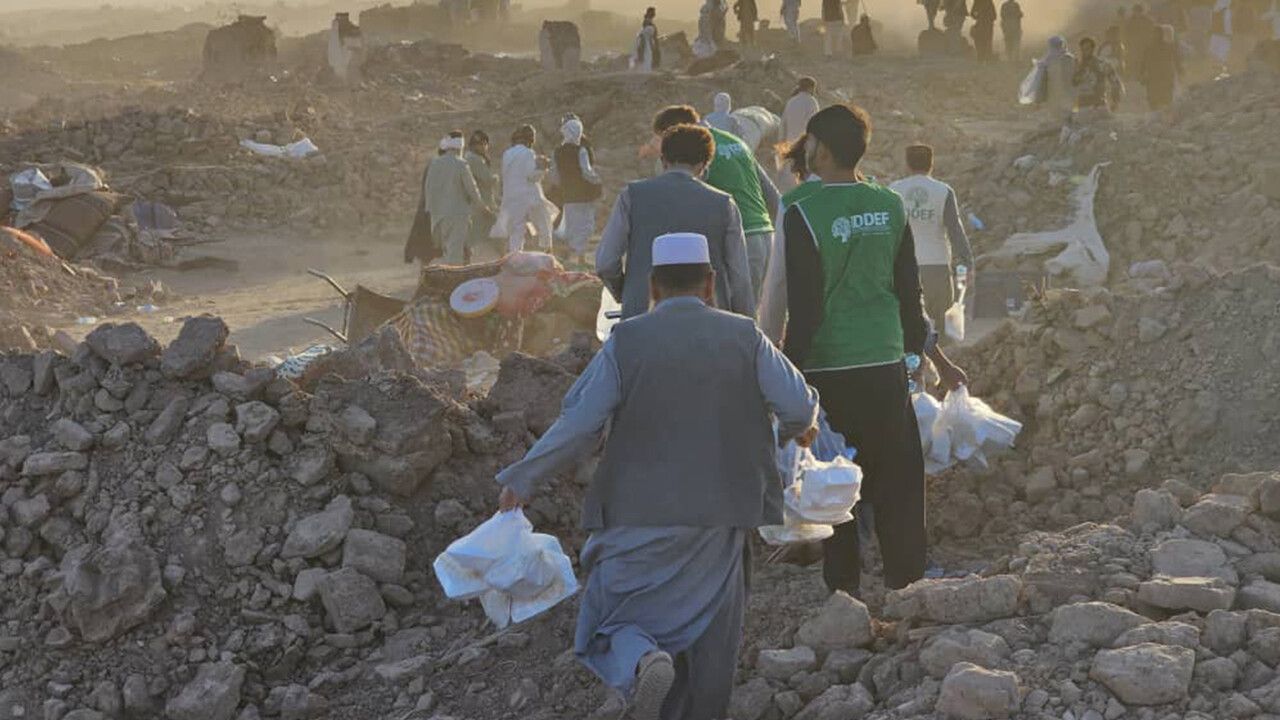 İDDEF, Deprem Felaketi Yaşayan Afganistan’ın Yaralarını Sarıyor