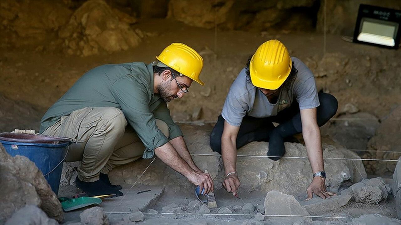 Mağara kazısında şaşırtan mezar: 12 bin yıllık