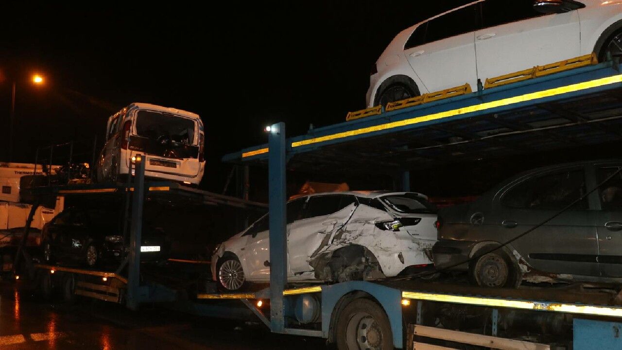 TEM’de zincirleme kaza… 18 araç birbirine girdi!
