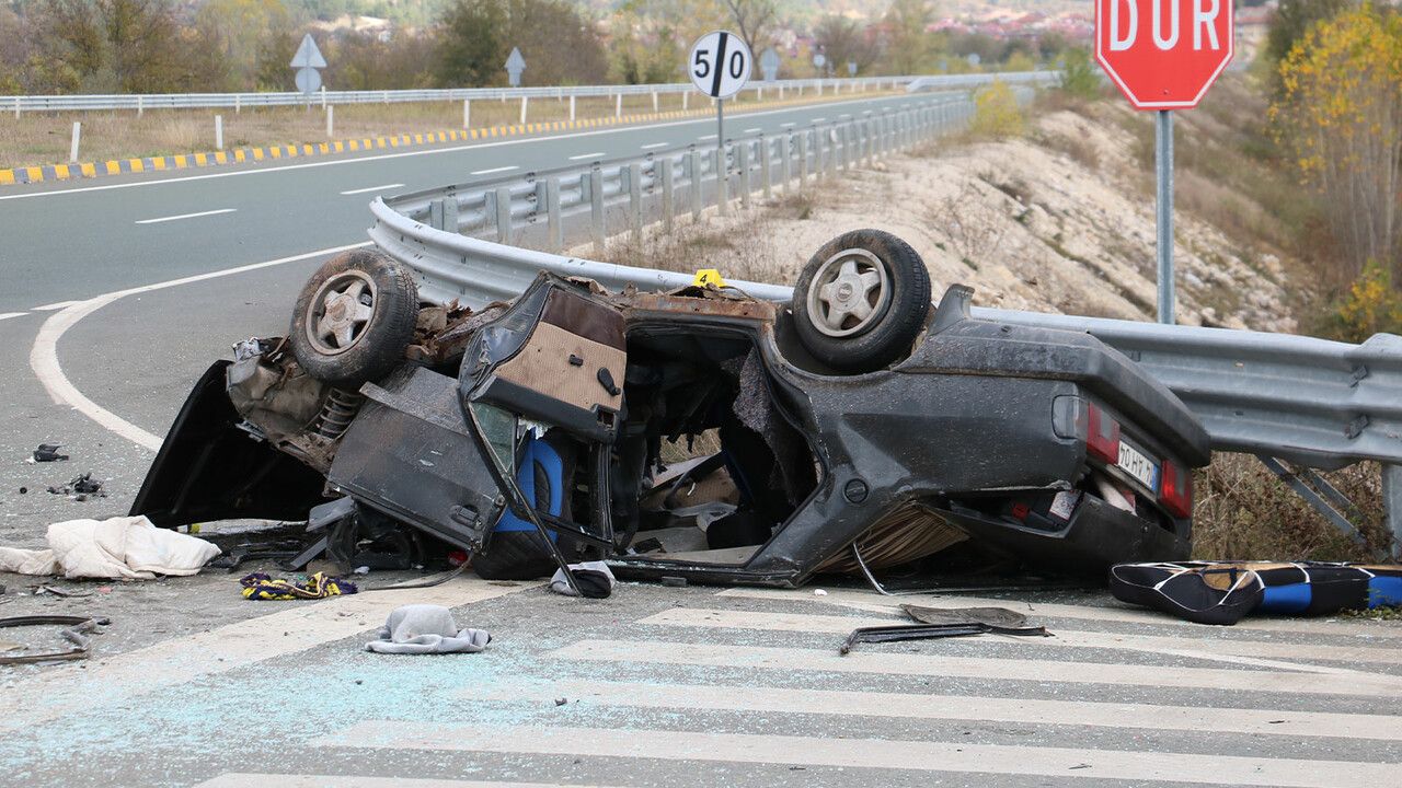 Kastamonu&#039;da feci kaza! İki otomobil çarpıştı: 1 ölü, 4 yaralı