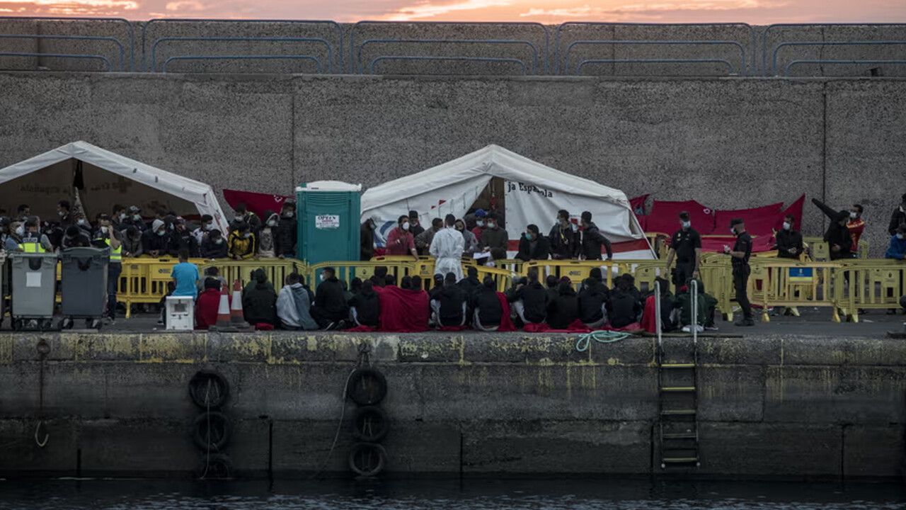 Rekor sayıda mülteci dünyanın en zorlu deniz rotasını aşarak Avrupa&#039;ya ulaştı