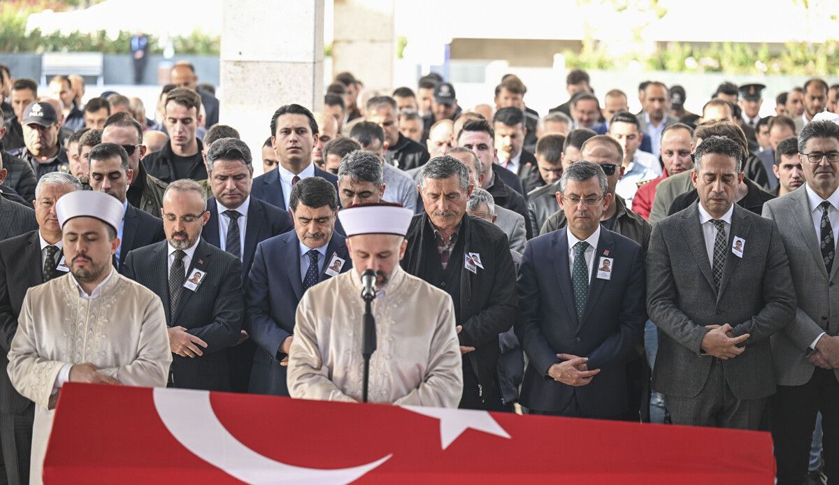 Şehit bekçi Halil Kara&#039;ya son görev: Cenaze törenine CHP lideri Özel de katıldı
