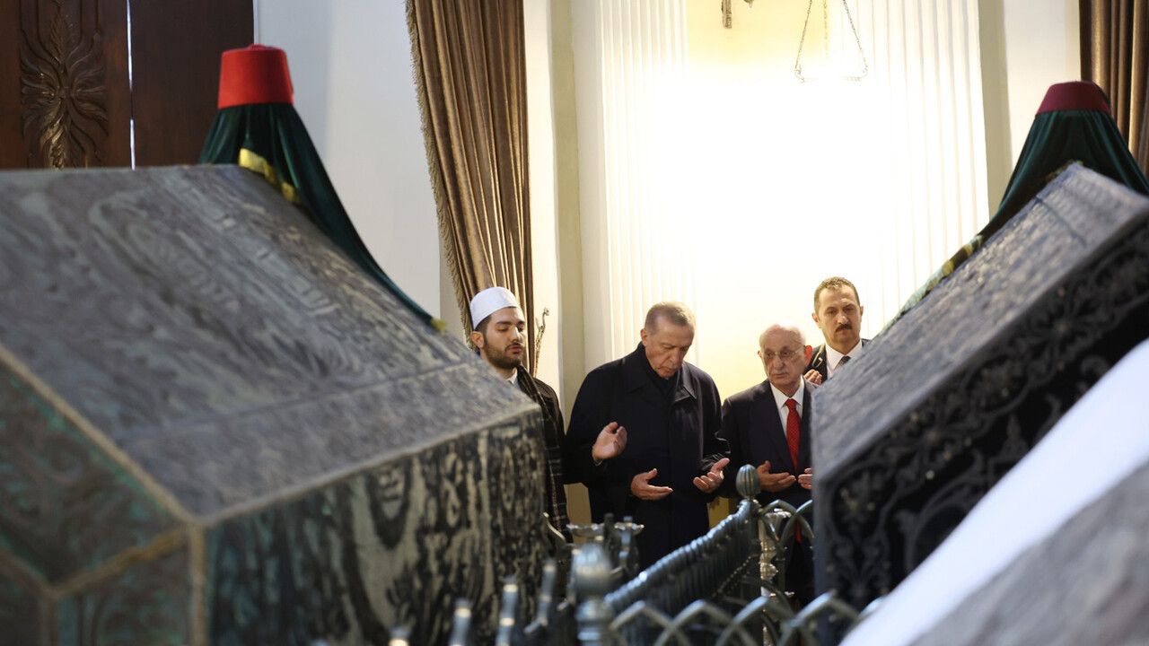 Cumhurbaşkanı Erdoğan, Sultan II. Abdülhamid Han&#039;ın türbesini ziyaret etti