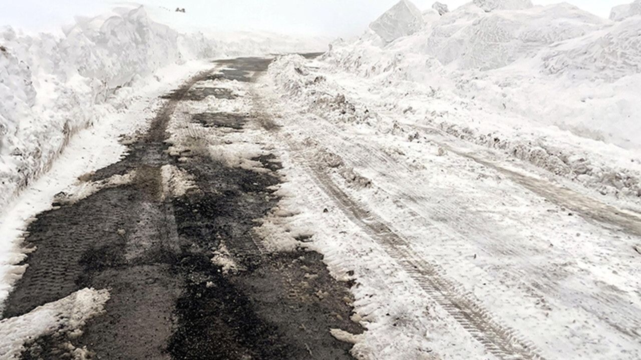 Ulaşıma kar engeli: Ardahan-Ardanuç kara yolu 5 ay kapalı kalacak
