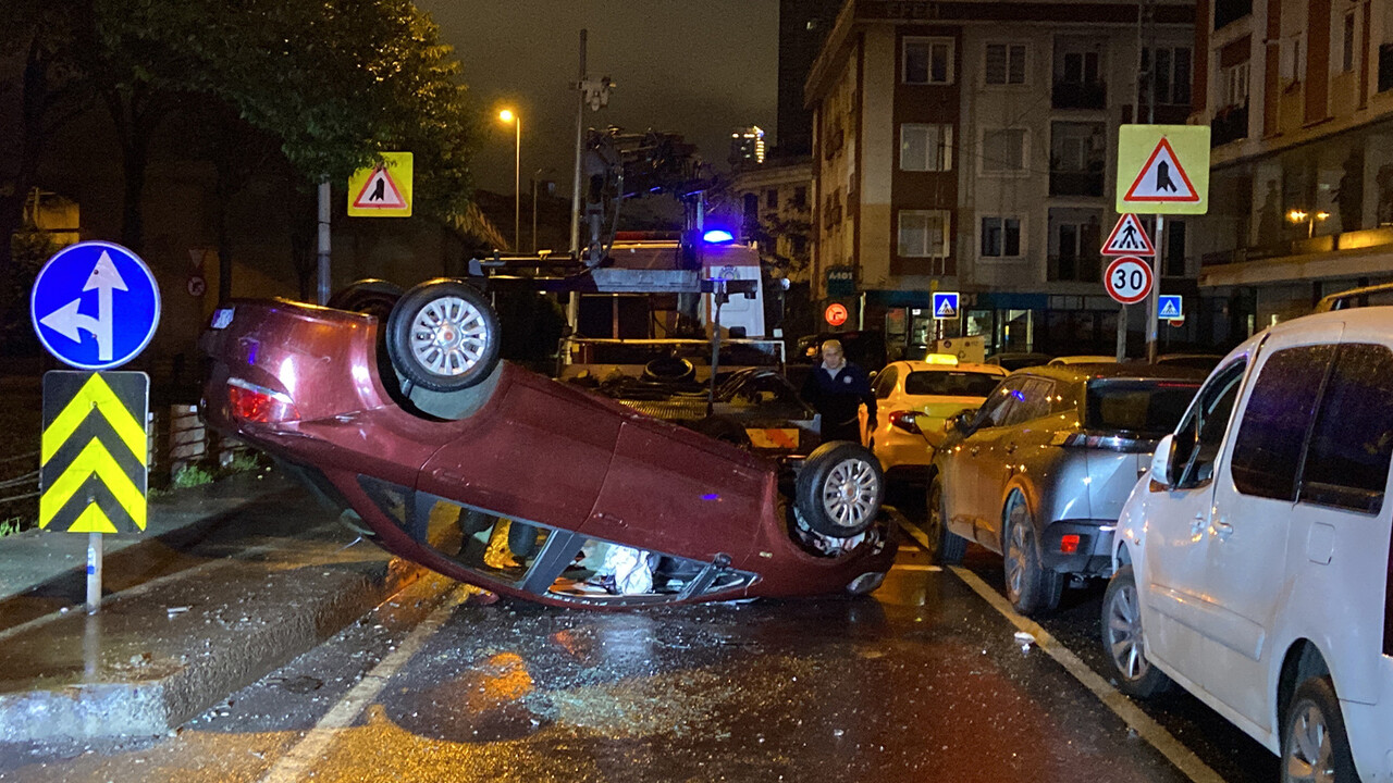 İstanbul&#039;da sürücü dehşeti! Beyoğlu&#039;nda kaza yapıp kaçtı, Şişli&#039;de refüje çıkarak takla attı