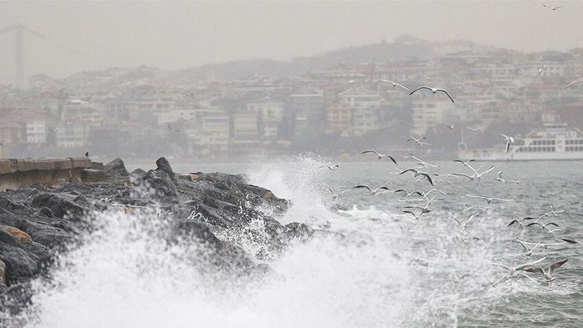 Pazar günü etkisi artacak! İstanbul Valiliği&#039;nden fırtına uyarısı