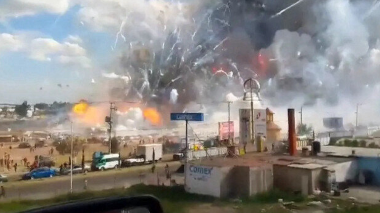 Meksika’da korkutan patlama! Havai fişek imal edilen ev enkaza döndü