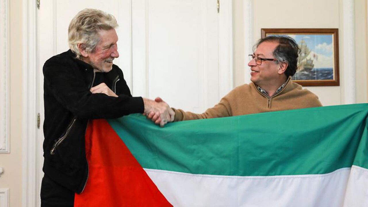 Pink Floyd’un solisti Roger Waters, Kolombiya Cumhurbaşkanı ile Filistin bayrağı açtı