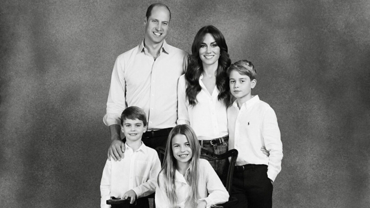 Kraliyet ailesinden siyah beyaz fotoğraf! Gelenekselleşen pozlarını verdiler