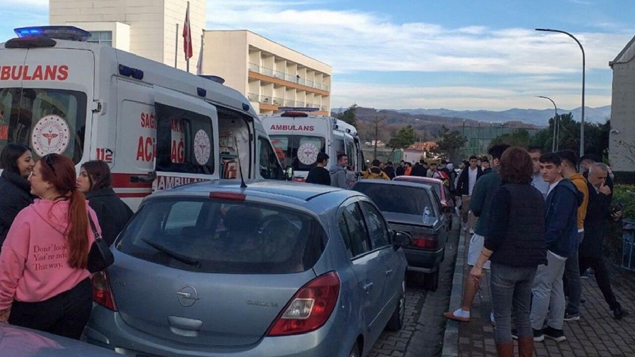 Zonguldak&#039;ta 34 öğrenci zehirlenme şüphesiyle hastaneye başvurdu