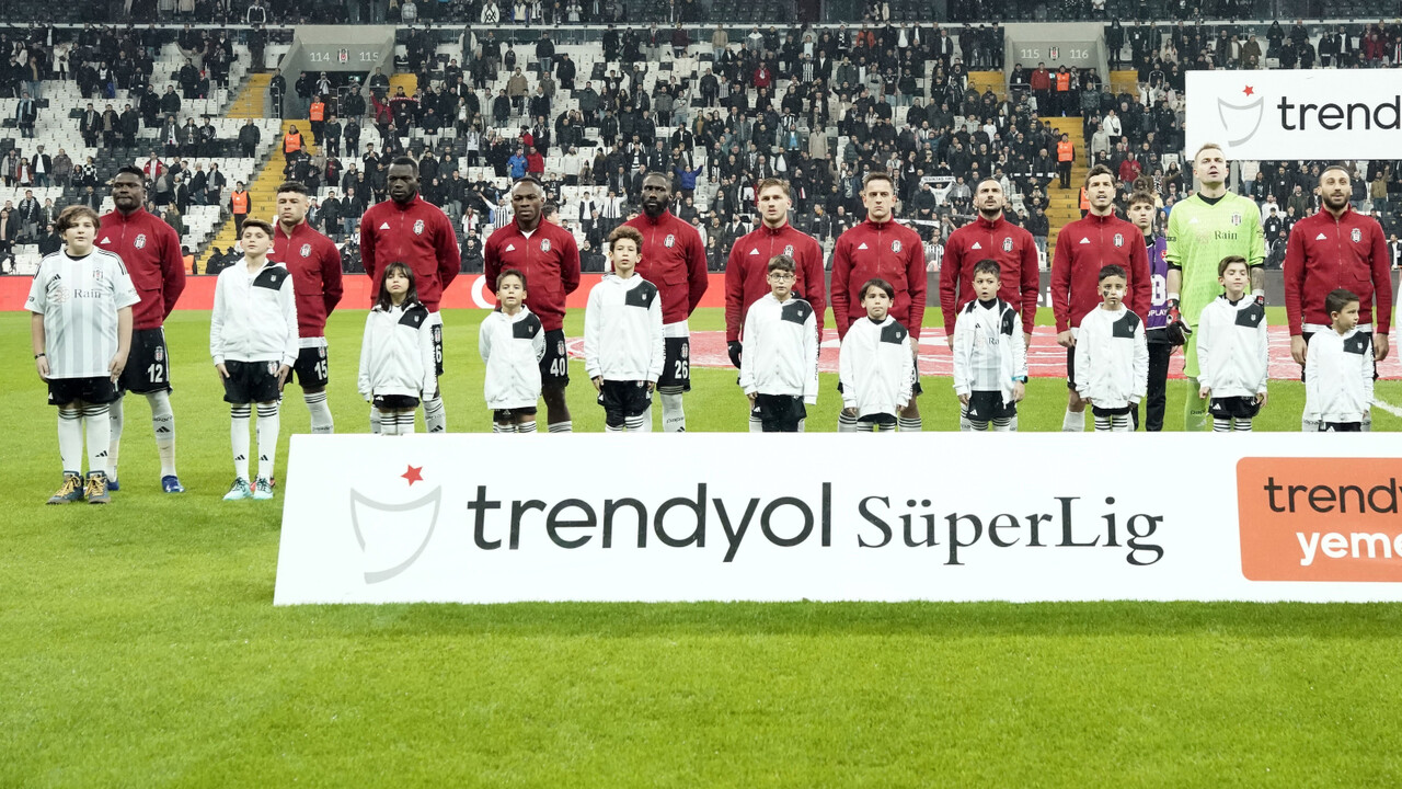 Beşiktaş - Alanyaspor maçında kalp kıran hata! Amartey top her ayağına geldiğinde ıslıklandı