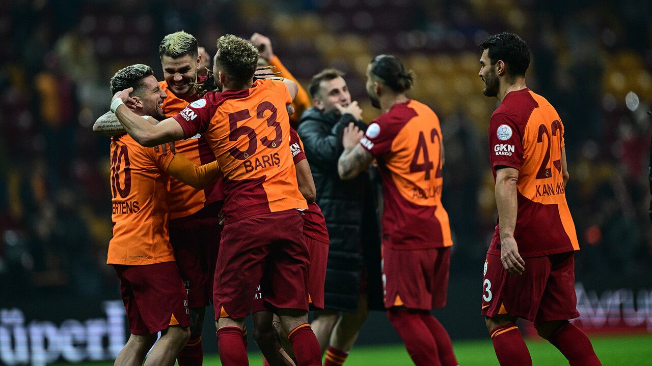 Galatasaray &#039;Gümrük&#039;ten kayıpsız çıktı