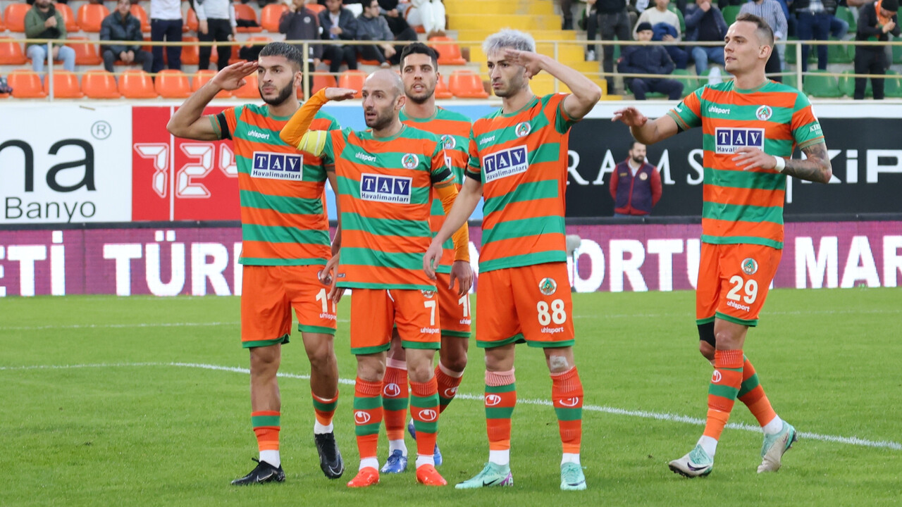 Alanyaspor seriye taktı, Samsunspor düşme hattına geriledi (3-1 Maç Sonucu)