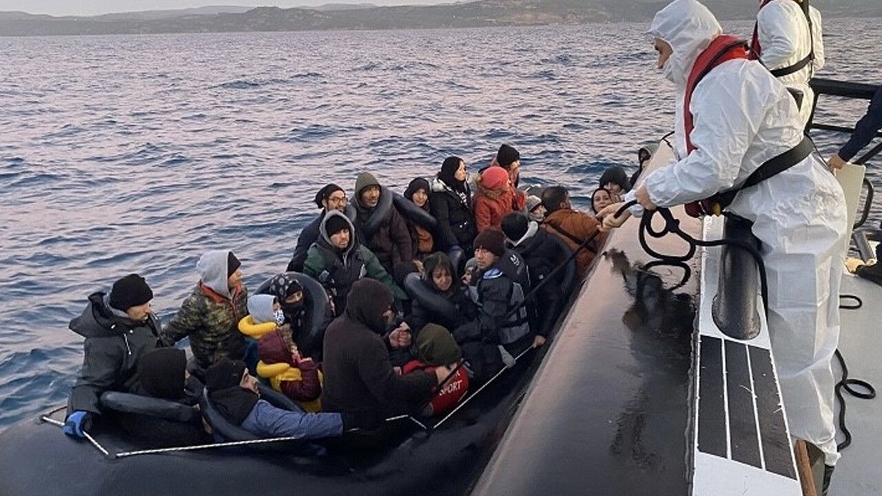 Ayvacık açıklarında 128 kaçak göçmen yakalandı