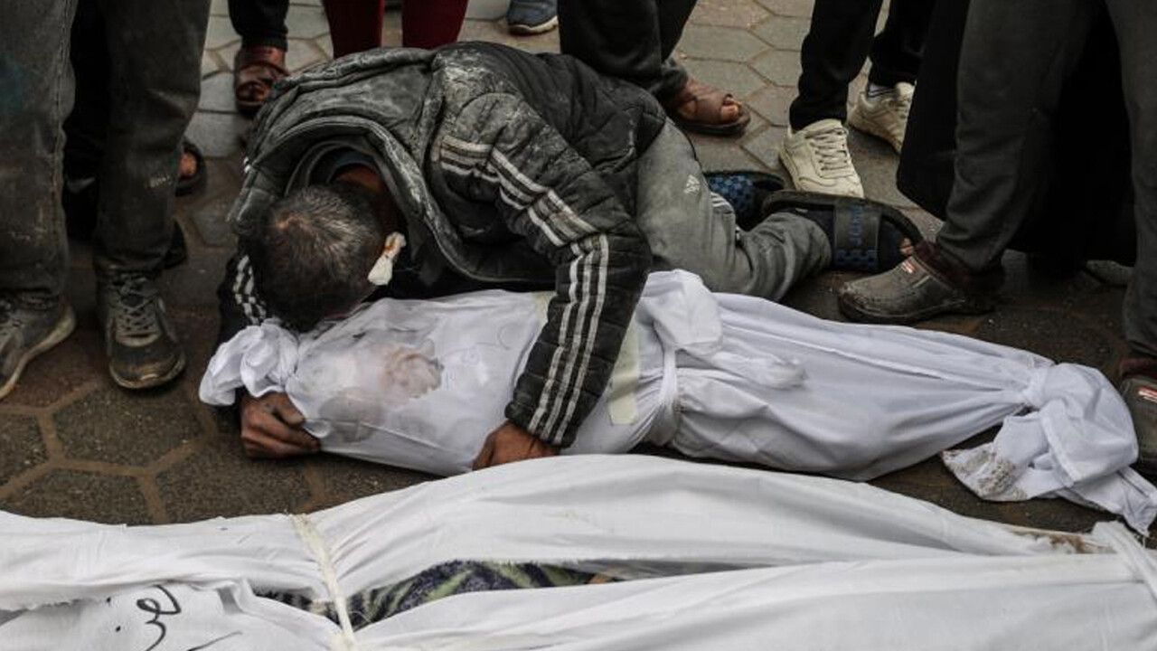 Gazze&#039;de mülteci kamplarındaki katliamda ağır kayıp! Hastaneler yüzlerce ölü ve yaralı ile doldu taştı