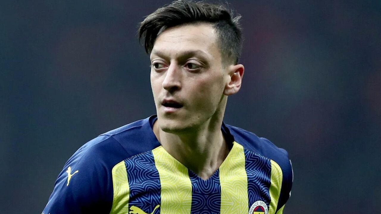 Mesut Özil tek hareketiyle Fenerbahçe&#039;yi kızdırdı