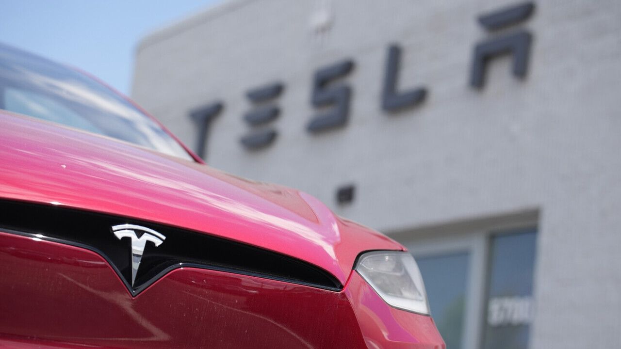 Otomobil devi Tesla kendi rekorunu kırdı, Çinli BYD&#039;ye gözdağı verdi